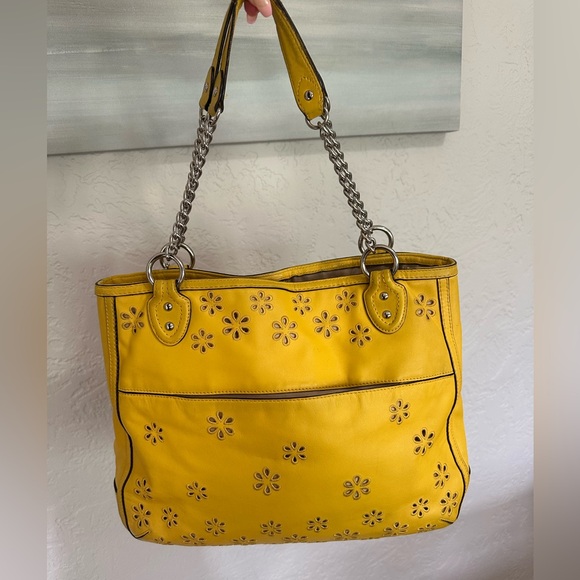 Coach - Picture 2 of 9